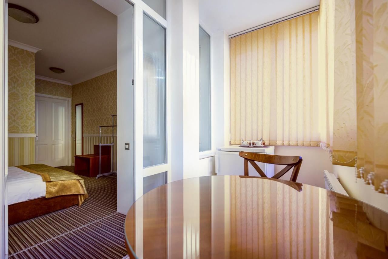 Consul Hotel Консул Odessza Kültér fotó