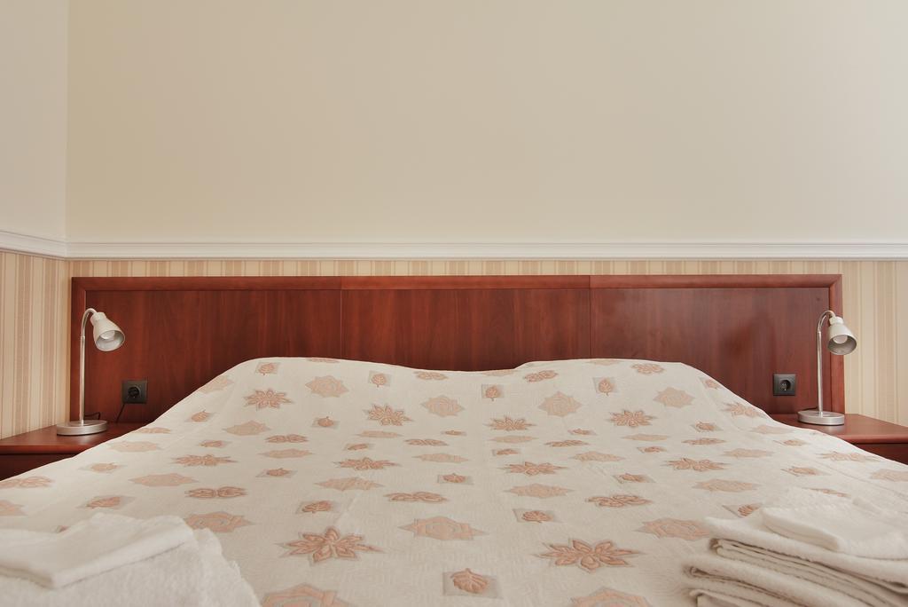 Consul Hotel Консул Odessza Szoba fotó