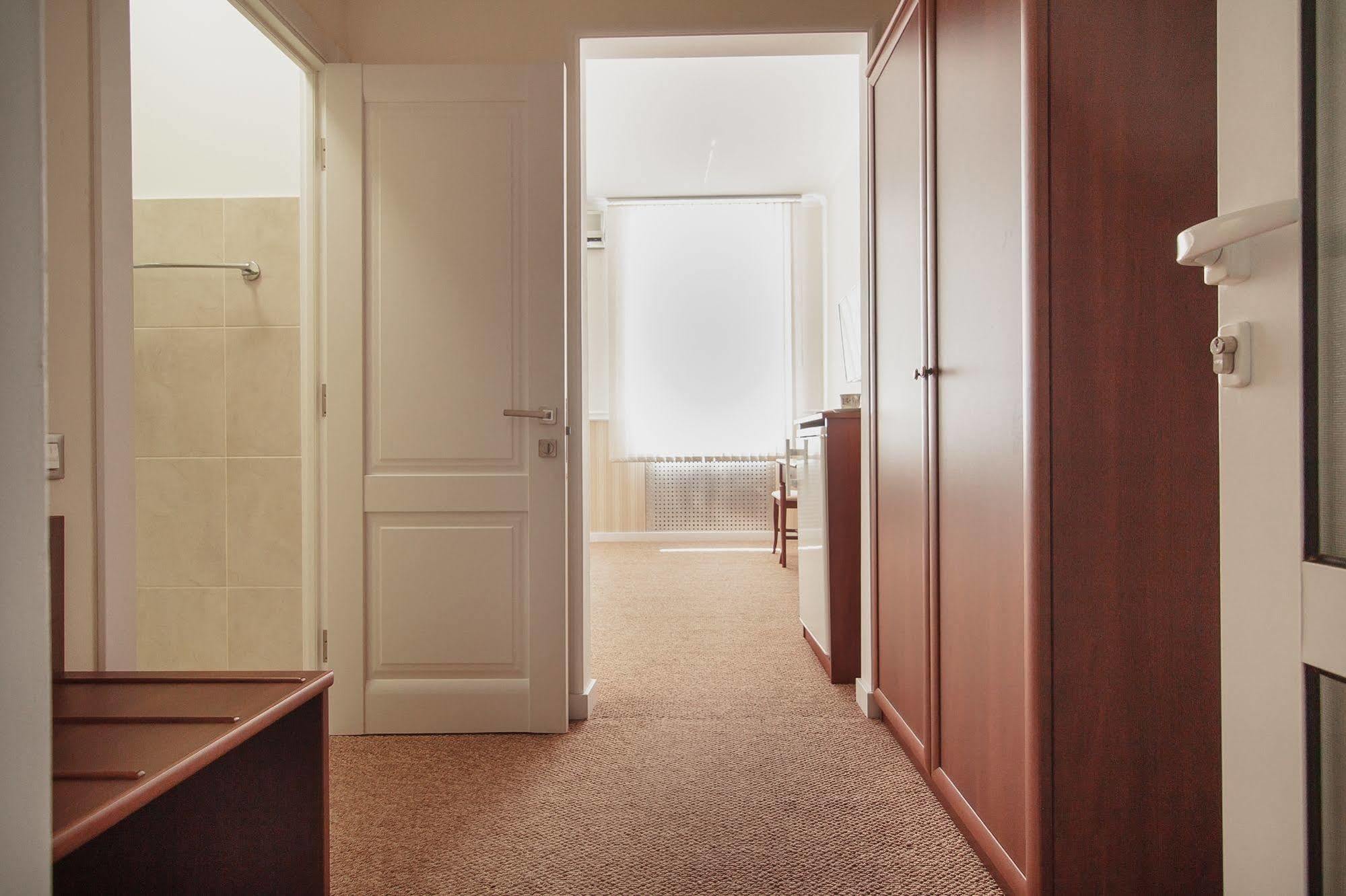 Consul Hotel Консул Odessza Kültér fotó